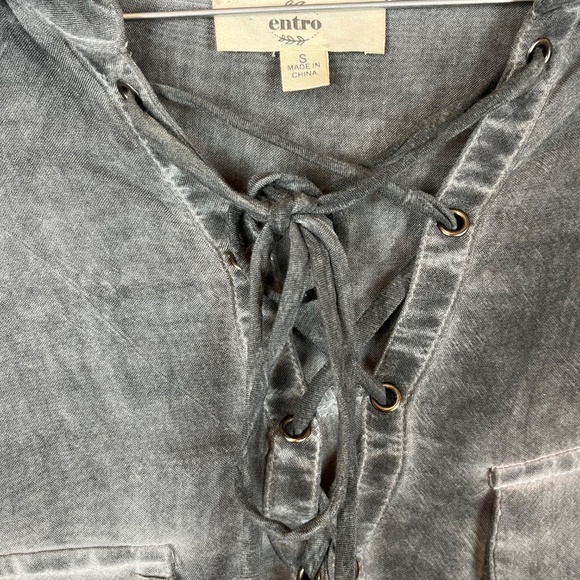 Entro Boho Stressed Gray Tie V-Neck Long Sleeve Blouse; Size Small - Picture 3 of 11